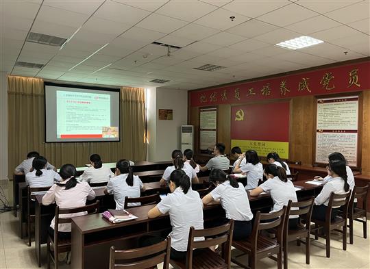 万搏集团有限公司
组织参加疫情常态化下建筑企业经营管理风险管控培训